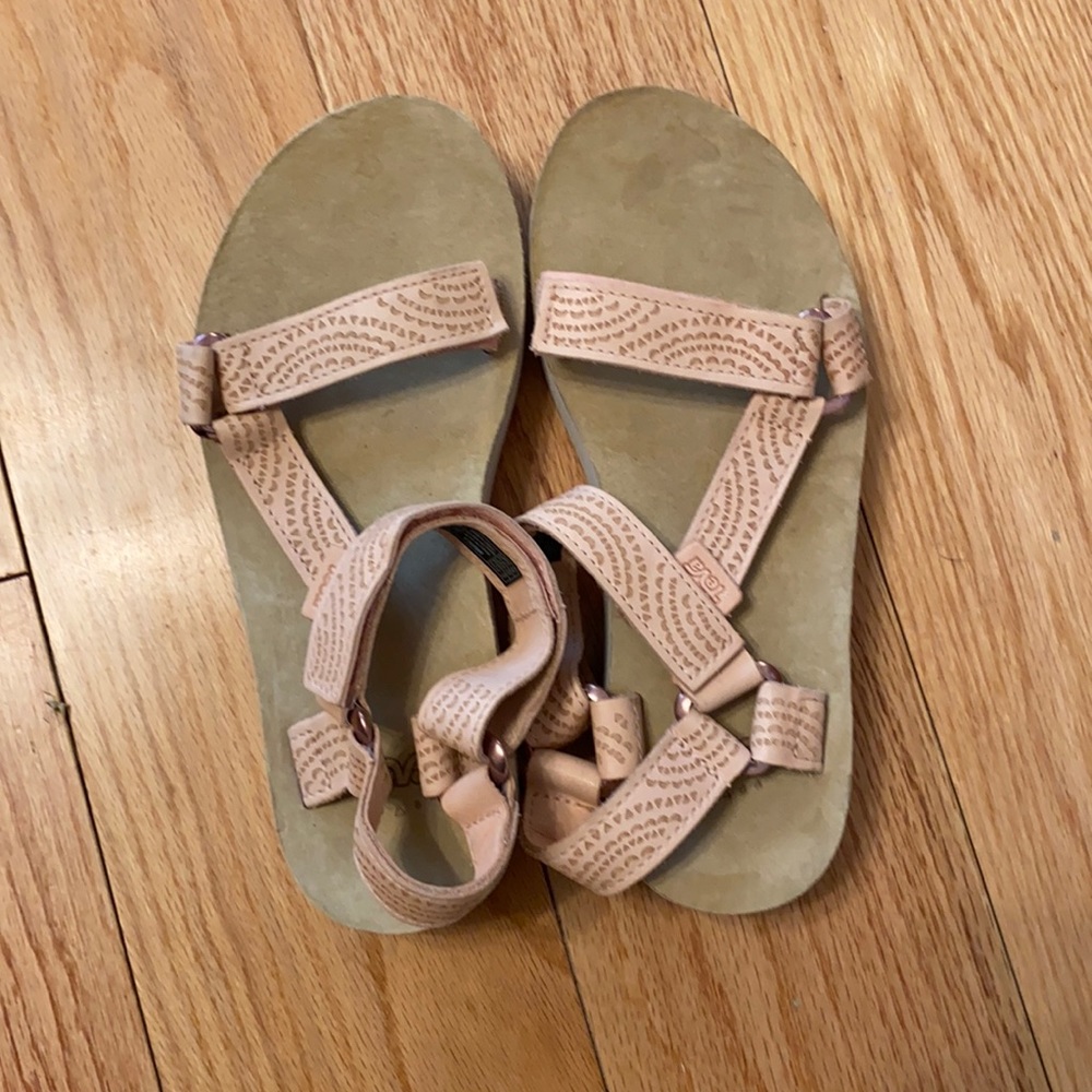 Geometric Midform Tevas